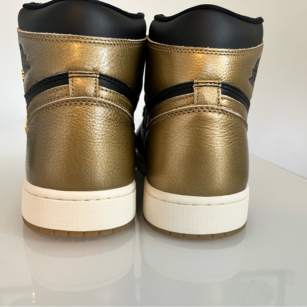 Air Jordan Retro 1 - Picture 7 of 9
